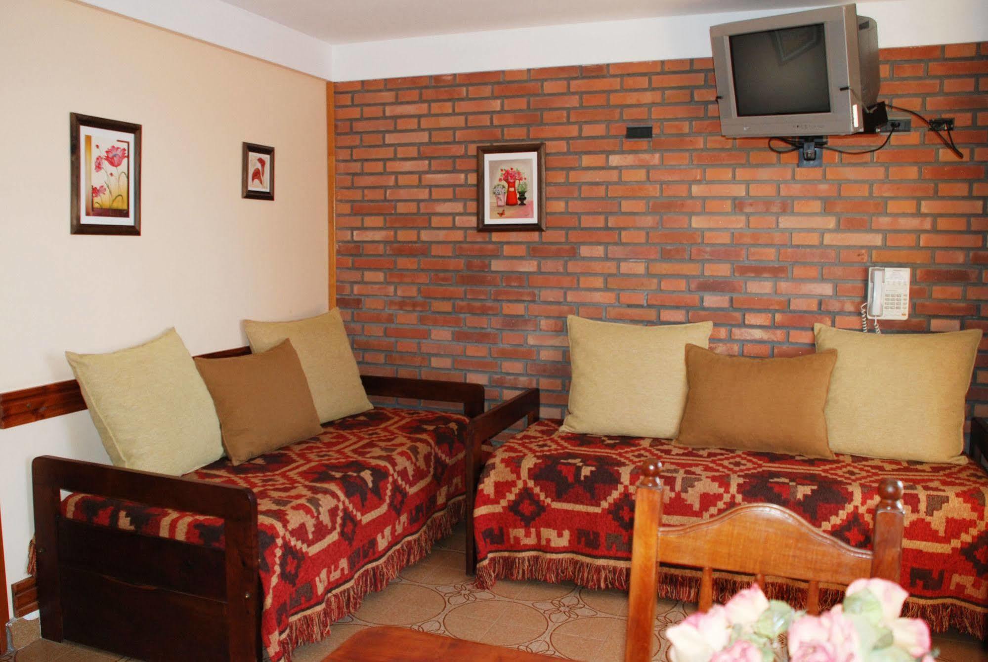 Hotel Lejano Nahuel à San Carlos de Bariloche Extérieur photo